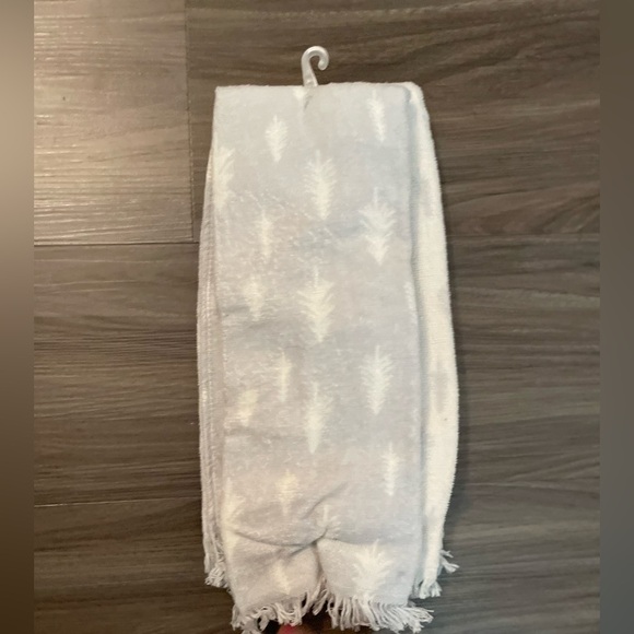 Wondershop White and Gray White Trees Hand Towels set of 2-NWOT - Picture 2 of 5